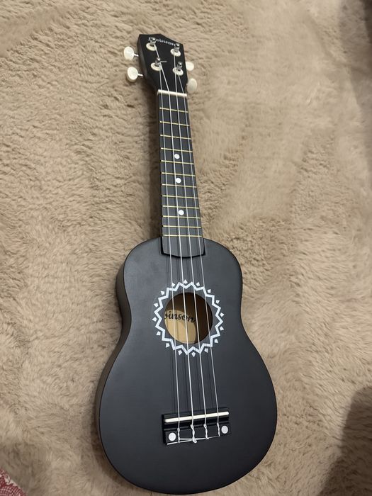 Срочно укулеле продам