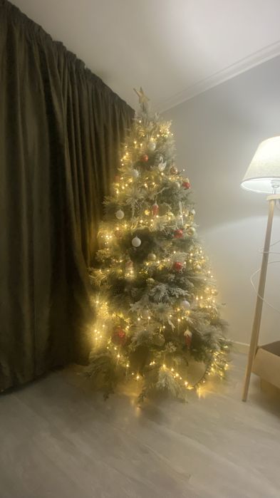 Продаем ёлку с игрушками