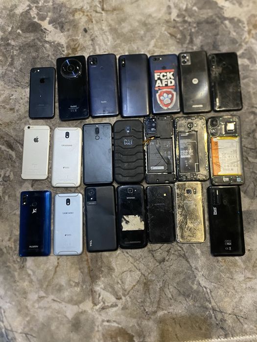 Lot telefoane diferite modele