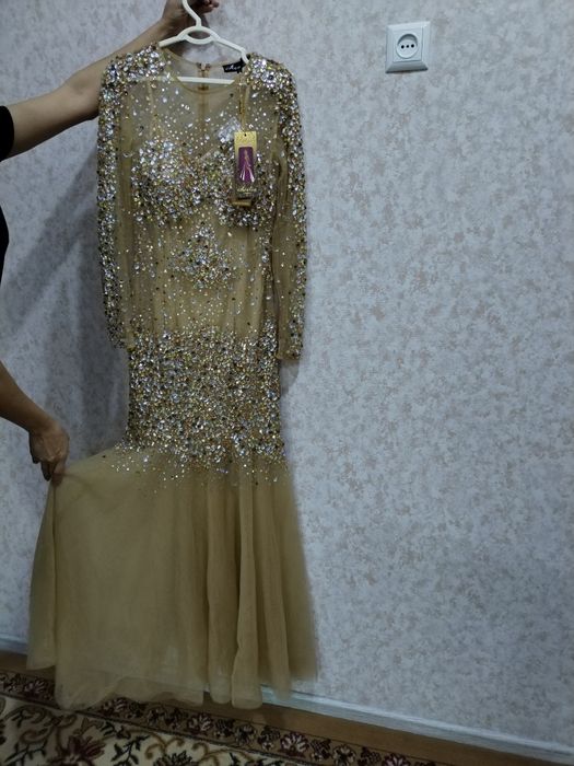 Vecherniy ko'ylak sotiladi