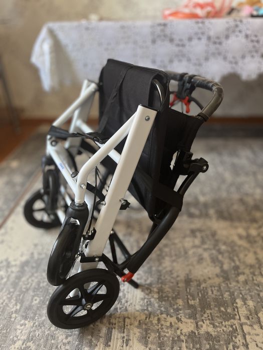 Кресло-каталка для пожилых