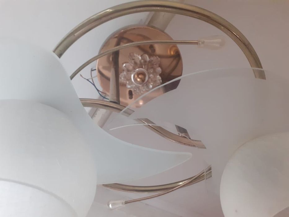 Продам люстру в отличном состоянии