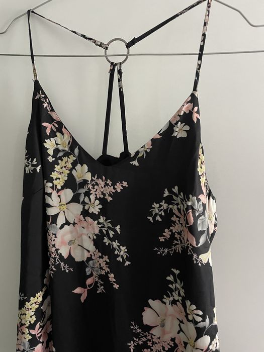 Секси сатенена рокля с дантела