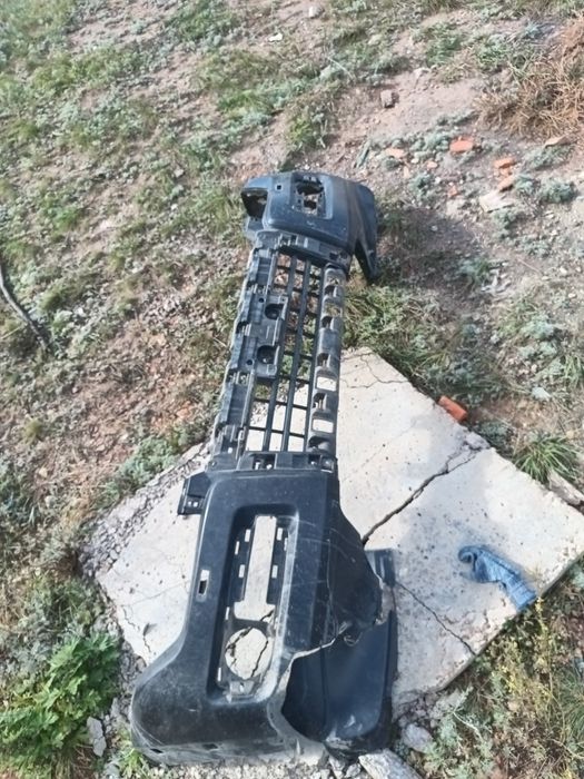 Продам передний бампер Pajerо 4