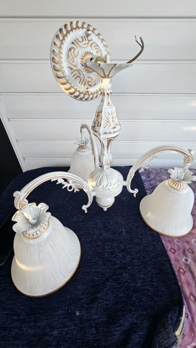 продам потолочную люстру