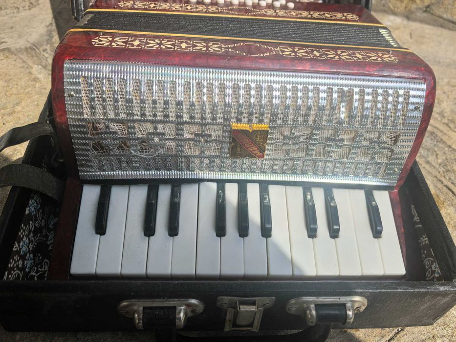 Продавам детски акордеон