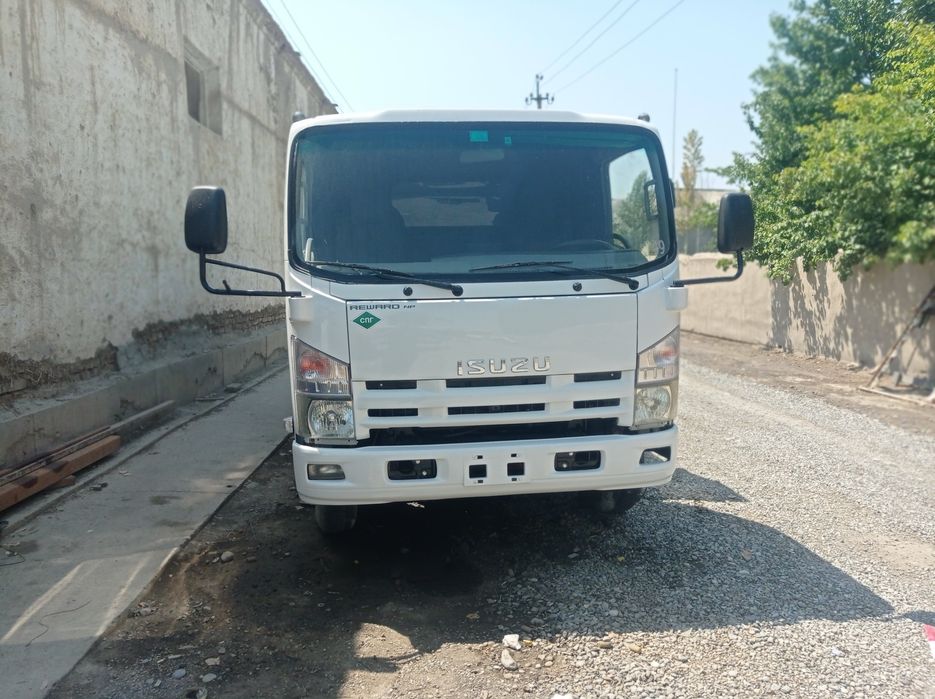 Isuzu samosval 2008