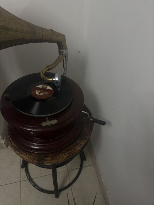 Стар грамофон-работещ!