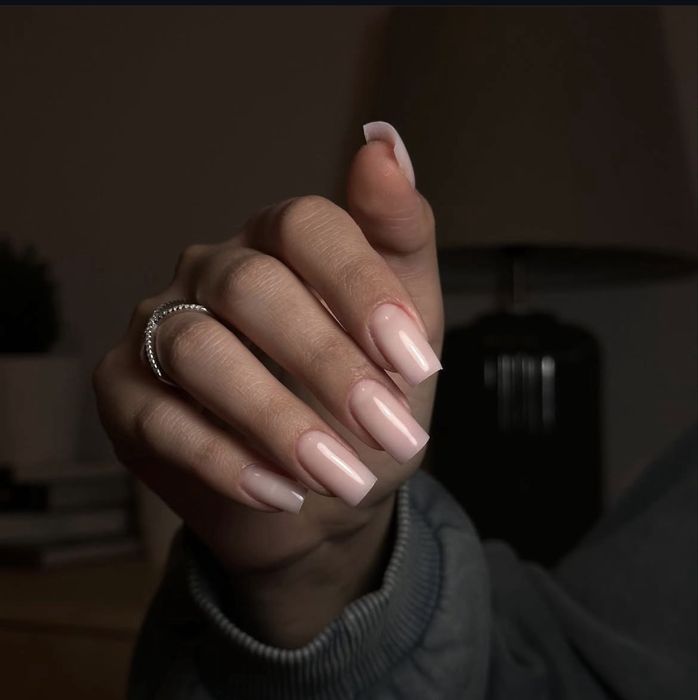 Pun unghii cu gel sau semi la preturi avantajoase