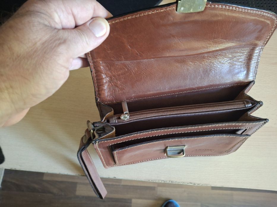 Vinzare borseta din piele