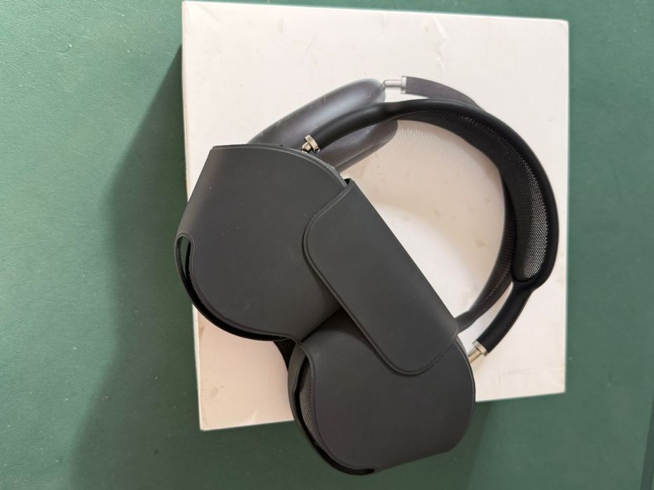 Air pods max 1 почти новый