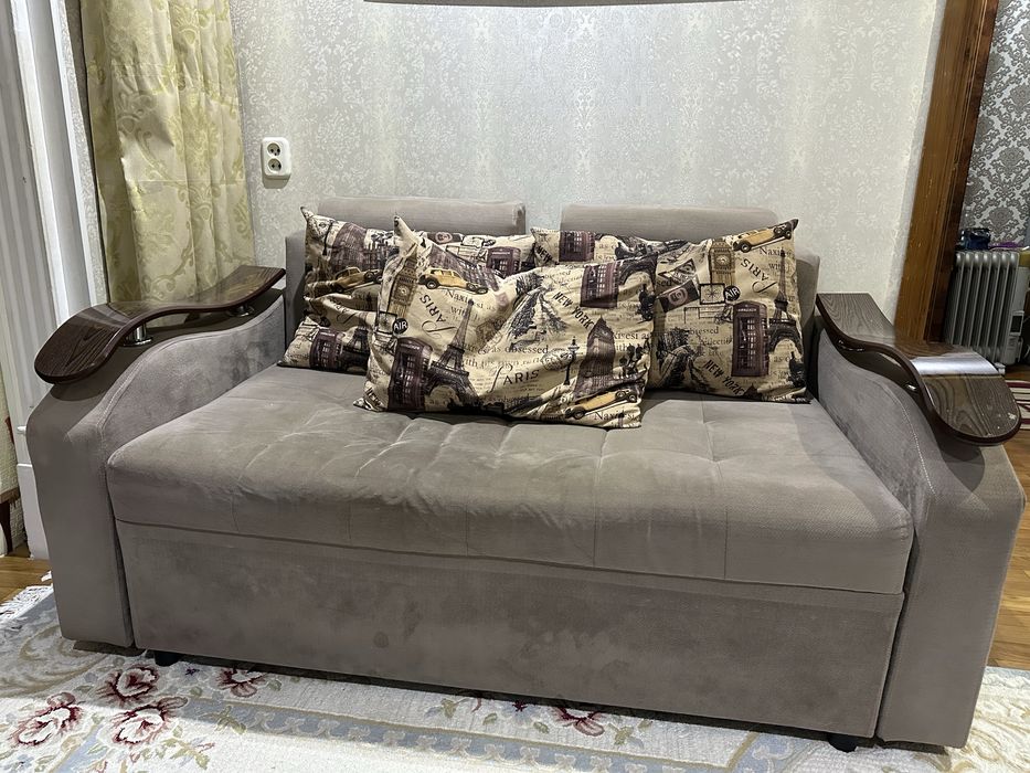 Б/у гостиный диван