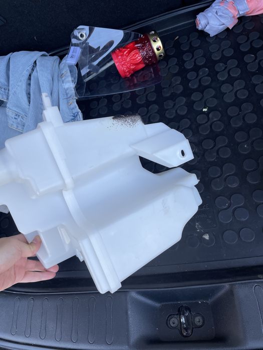 Казанче за течност за чистачки за Нисан