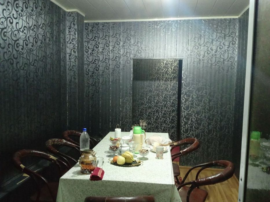 Qarshi shahar markazidan uy sotiladi