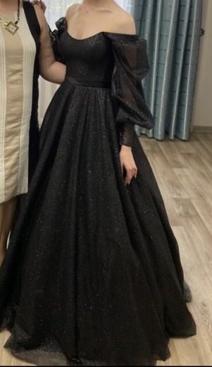 Пышное длинное бальное платье