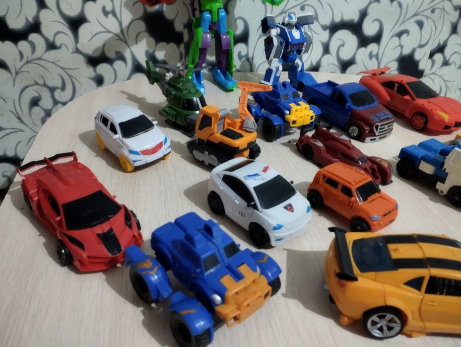 Игрушки  робот трансформер