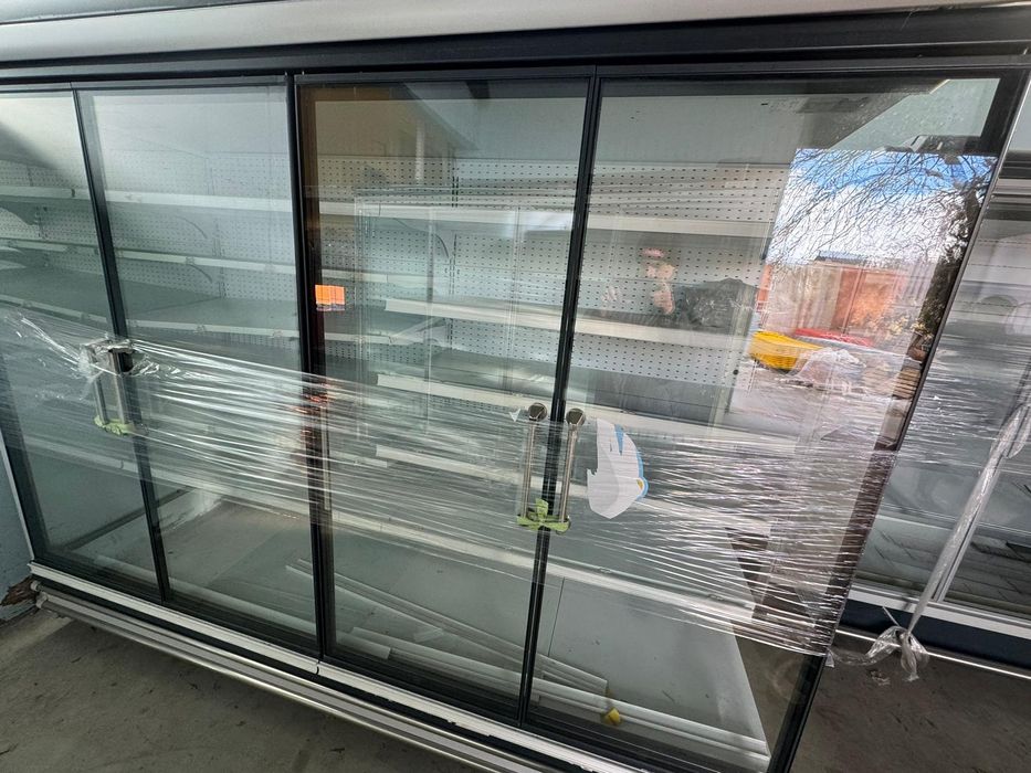 Vitrine frigorifice bauturi lactate mezeluri