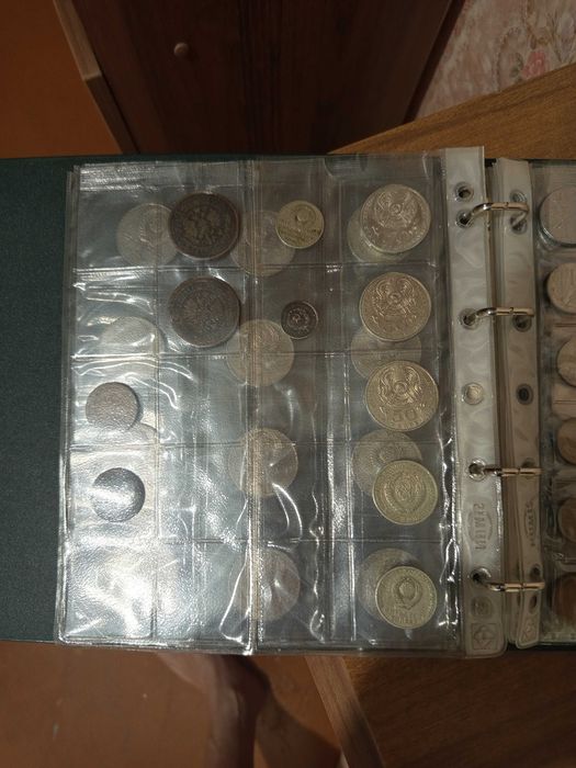 Альбом для нумизматики, с монетами.