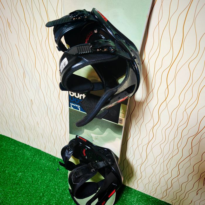 Placa snowboard Burton 144 cm + legaturi Burton M
