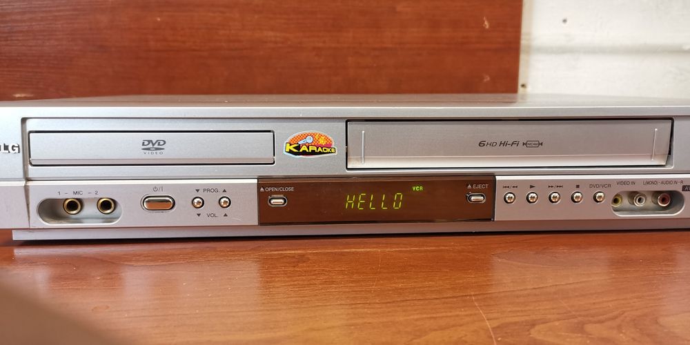 Видеомагнитофон с DVD LG 2 в одном