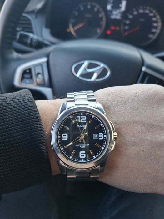 Продаю часы касио оригинал документы есть.