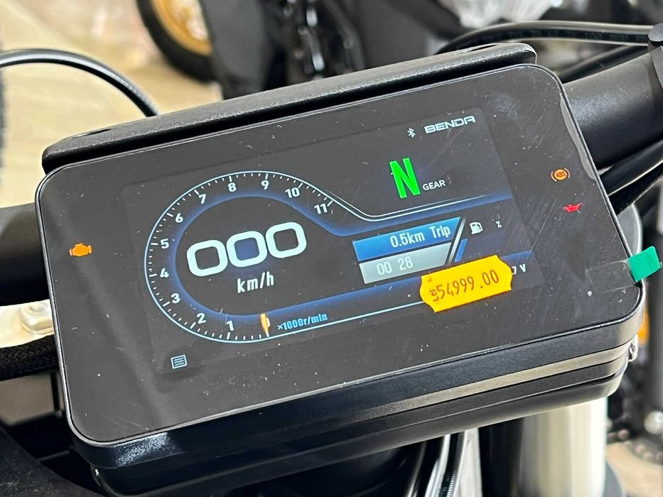 Motocicleta Benda LFC 700 (676cc, 80cp, 4T-4 in linie, roata 310mm)