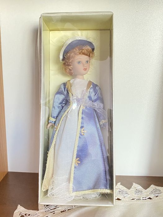 Куклы фарфоровые