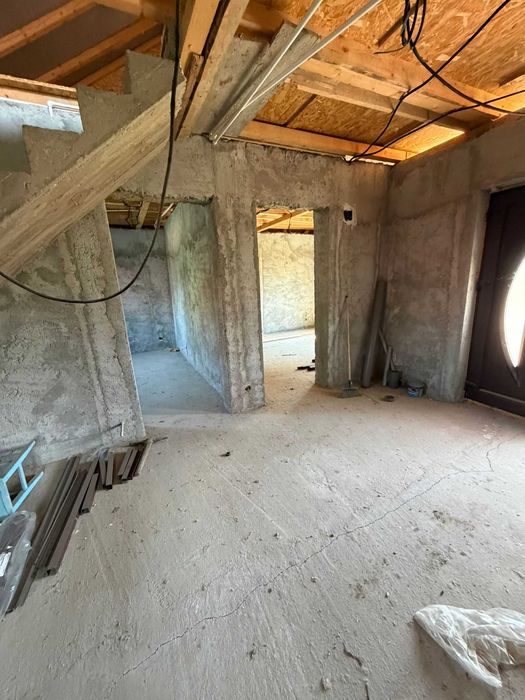 Casa + Mansarda de vanzare, Teren 1480mp, Gard beton