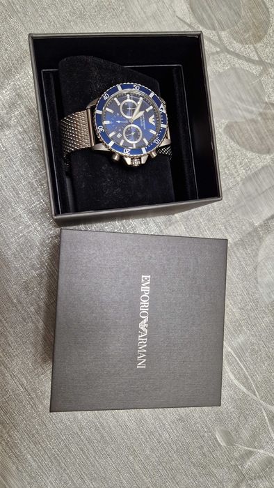 Продавам ръчен часовник "Emporio Armani "