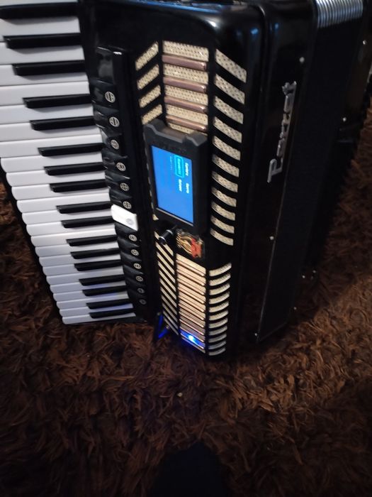 Acordeon cu sistem midii și wireless