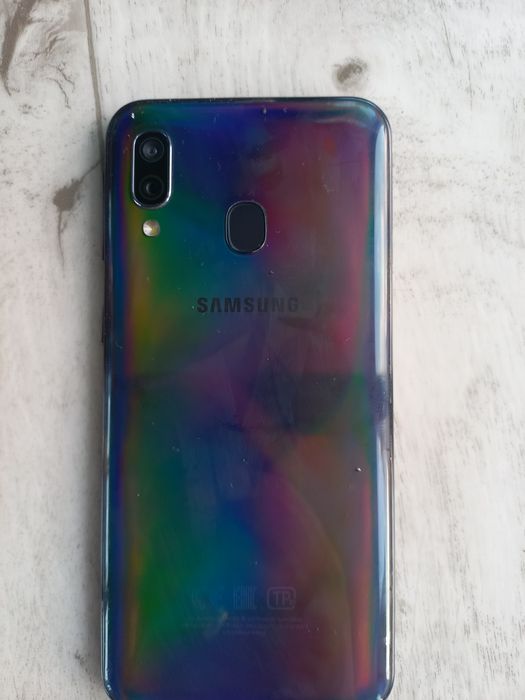 Продам Самсунг А40