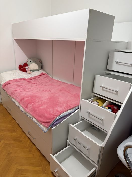 Легло на два етажа.Размери 90/190 В цената е включен 1 брой матрак