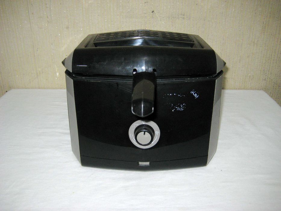 Фритюрница 3лт оригинал отличном рабочим состоянии!