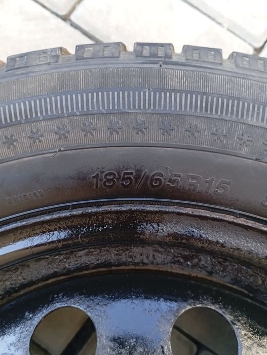 Продам зимний комплект шин с дисками