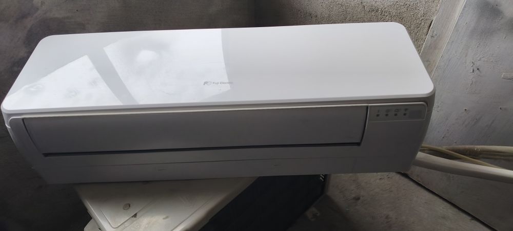 Продавам климатик на части