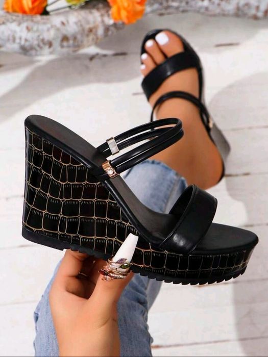 Salopeta noua cu eticheta & papuci & sandale