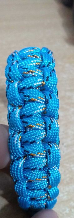 Vând/fac la comanda obiecte din Paracord.