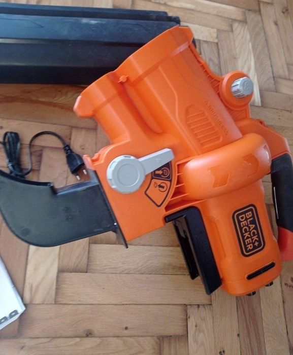 Vind ce se vede in poze a se observa că lipsește bateria și sacul cole