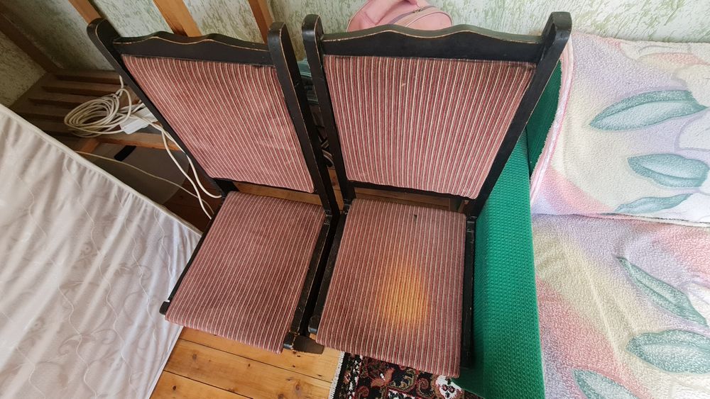 Stullar bor holati yaxshi 4 dona.