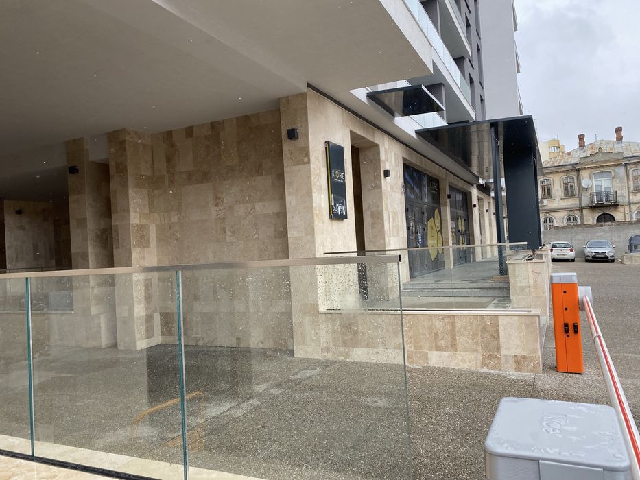 Balustrada din sticls securizata fixata in profil menghina
