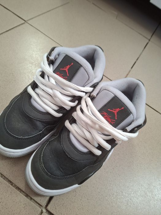 Jordan 4 RM o data utilizați