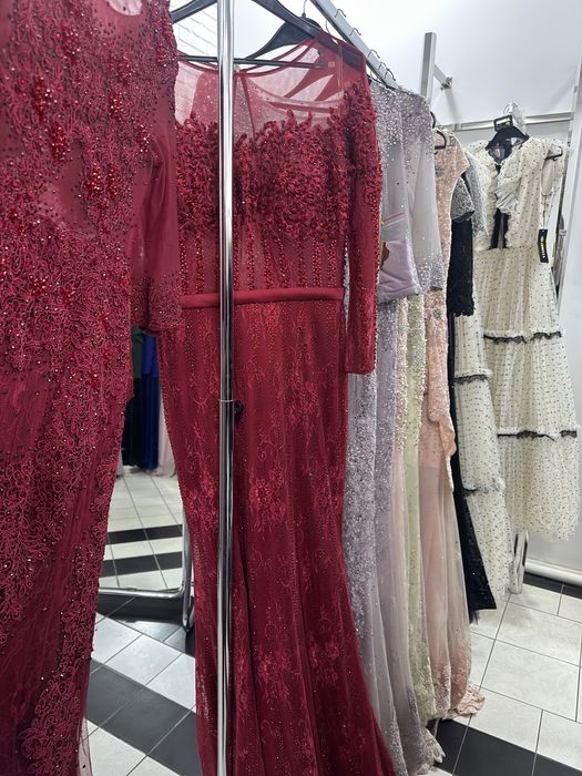 Новые платья продаются