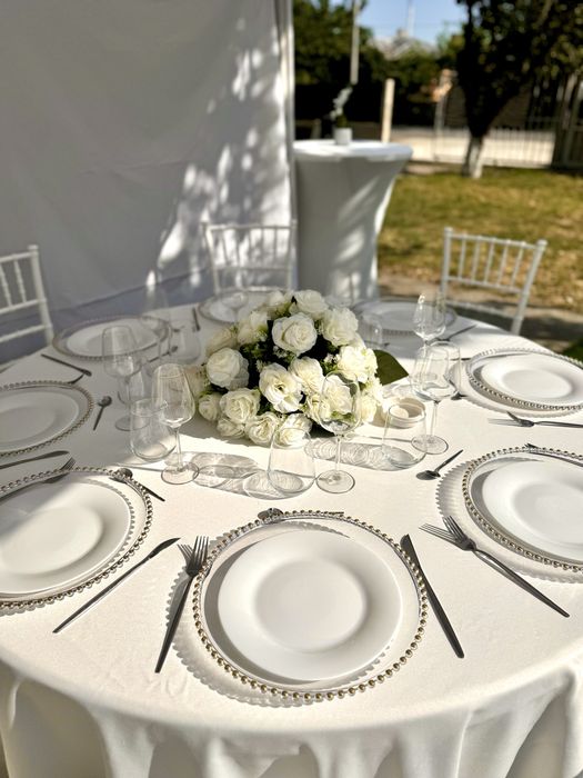 Inchiriem mese complet echipate pentru evenimente