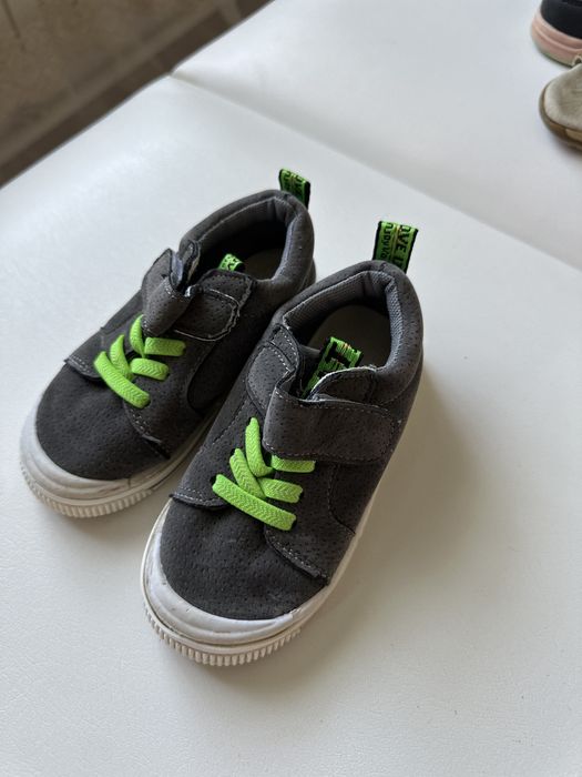 Продам детскую обувь