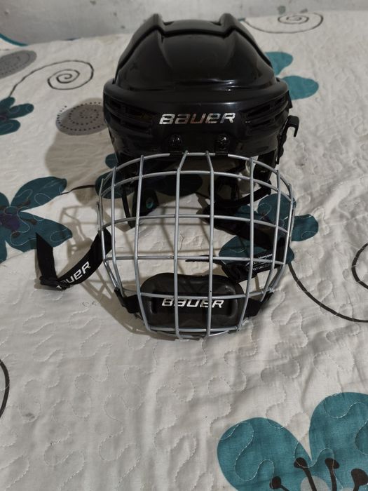 Продам шлем черный bauer