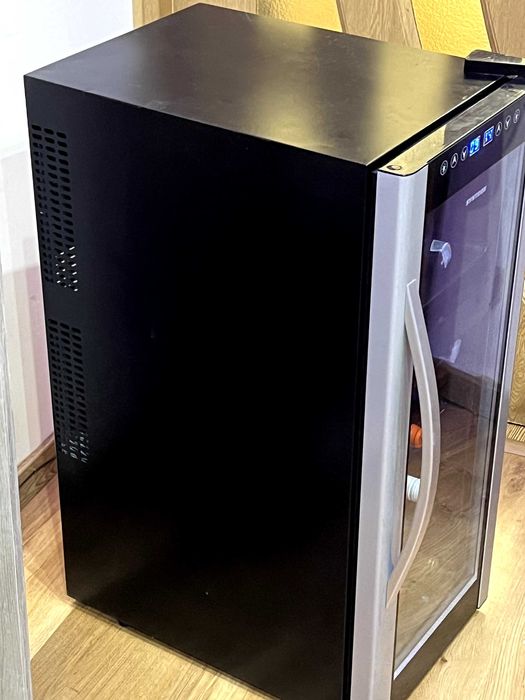 Răcitor/Frigider de vinuri Syntrox 70L – 2 zone, 21 sticle