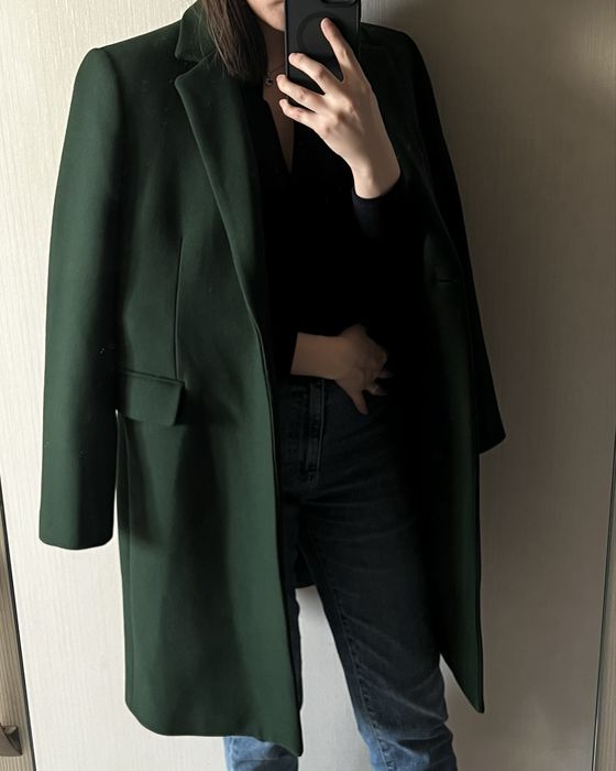 Зеленое пальто от Зара