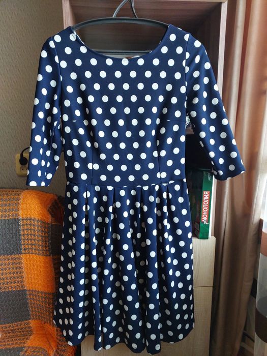 Продам одежду. Костюм и платье