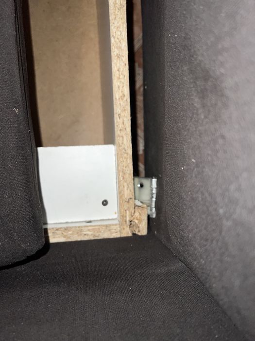 Диван в черном цвете