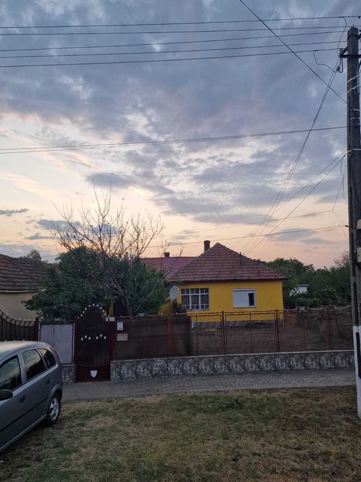 Casa de Vanzare + Gradina si anexe